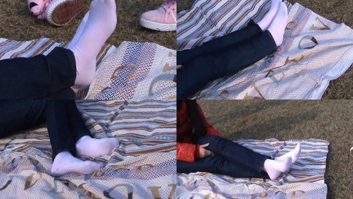 042张欣室外白袜秀