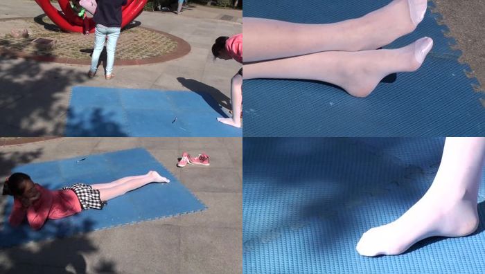 楠楠LKBW(格子裙红上衣)