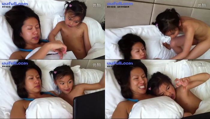 【国产高清】父亲拍女儿和老婆在床上玩电脑