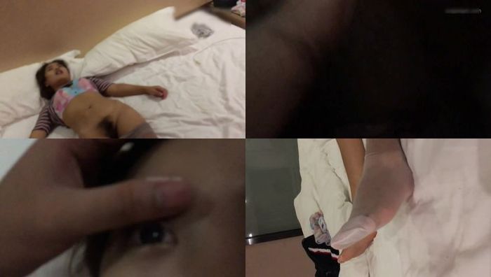 精品推荐-喜欢丝袜的猥琐男把公司清纯漂亮的小白领灌醉啪啪后又给她换不同丝袜玩弄,没想到毛毛那么旺盛!