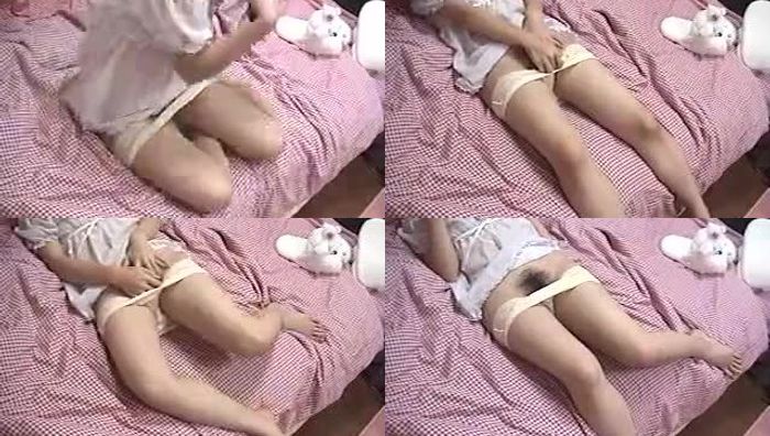 初中妹妹 自慰自拍