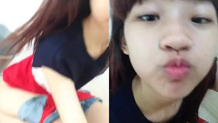 小萝莉在厕所玩