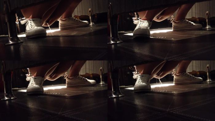 公共厕所偷拍029