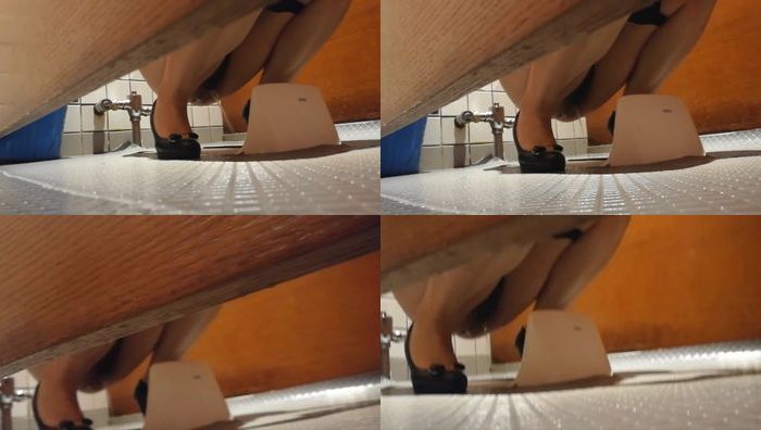 公共厕所偷拍030