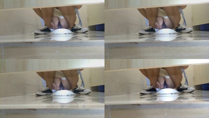 公共厕所偷拍057