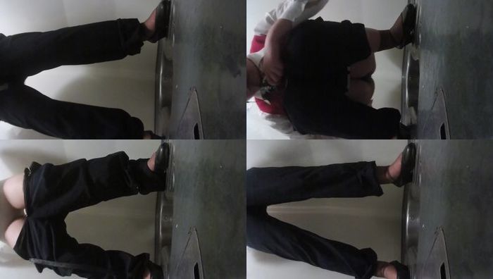 首发！高铁厕所偷拍动车乘务员长得一般身材也不敢恭维