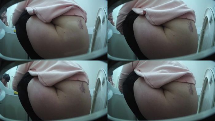 首发！高铁厕所偷拍蹲在坐便上抽烟的拉屎熟女