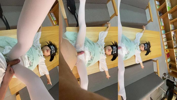 舞蹈白丝萝莉足交010