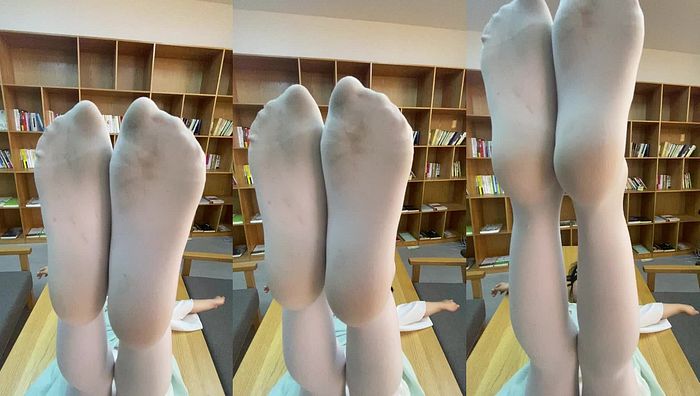 舞蹈白丝萝莉足交011