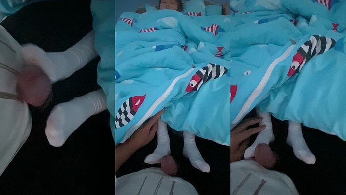 舞蹈白丝萝莉足交015