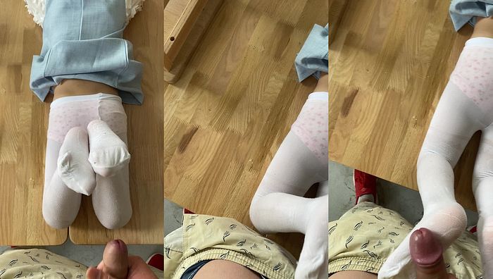 舞蹈白丝萝莉足交023