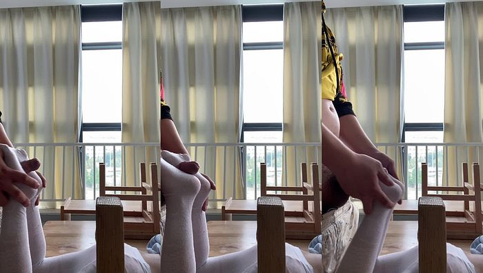 舞蹈白丝萝莉足交024