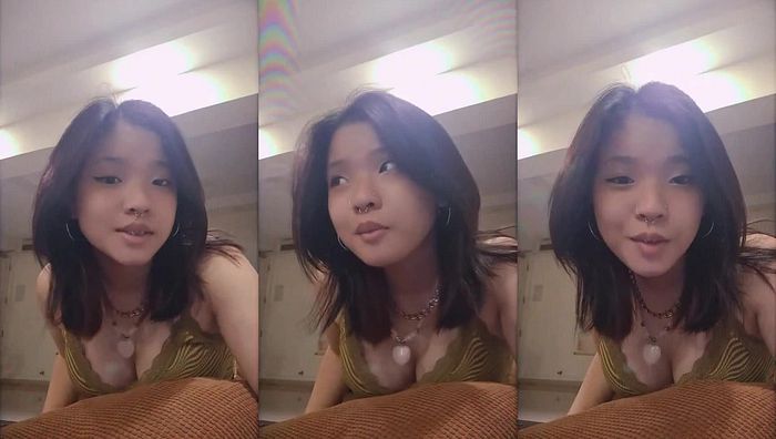 这母狗真的是够骚啊  听说这种戴鼻环的牛二妹可以随便内射 不知道你们操过没有003