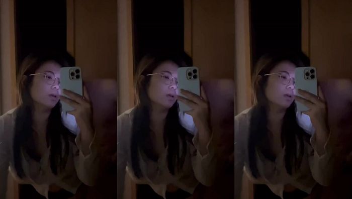 就问你骚不骚 眼镜母狗被后入爆操 一面插还一面拍摄 这表情真她妈淫荡